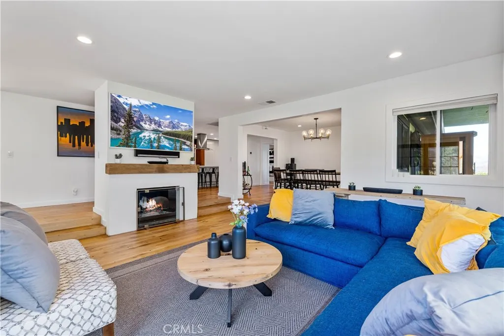 16337 Ravenglen Road, Canyon Country, California 91387 home-pic-2